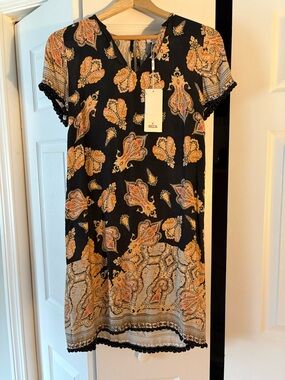 Niza Black Paisley Short-Sleeve Shift Dress